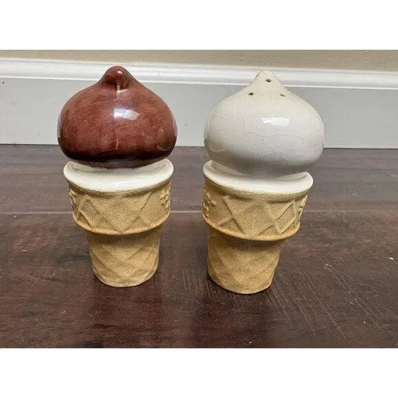 Tastee-Freez Salt & Pepper Shakers Rare Vintage Mid Century Ice Cream Cone Decor - Picture 4 of 8